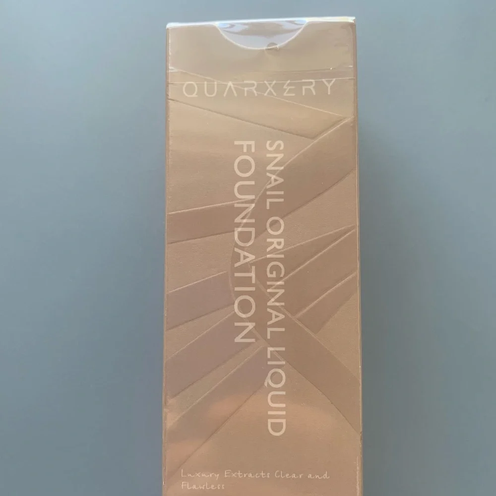 Snail Liquid Moisturizing Holding Foundation Truffle 301D NWT